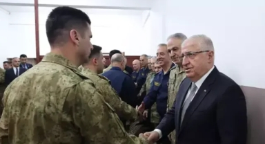 Bakan Güler, Çanakkale'de Mehmetçikle bayramlaştı