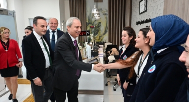 Başkan Kocagöz'den sağlık çalışanlarına çiçek