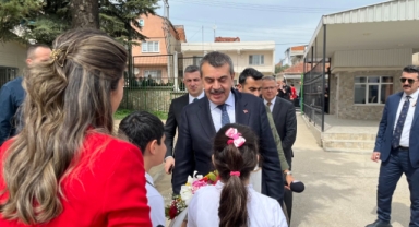 Beril'in sözü gerçek oldu: Bakan Tekin okulunu ziyaret etti