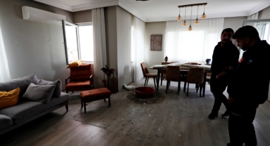 Binaya yıldırım düştü... Delik açıldı!