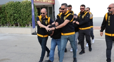 Borcuna karşılık evi kurşunladı: 3 tutuklama