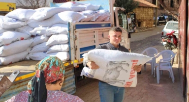 Büyükşehir'den süt yemi desteği