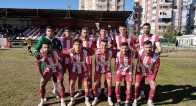 Deplasmanda güldü