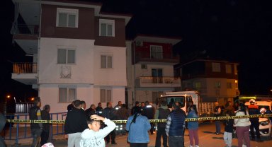 Duvarları çatlak bina mühürlendi