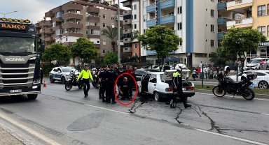 Ehliyetsiz ve alkollü sürücü polisten kaçarken kaza yaptı