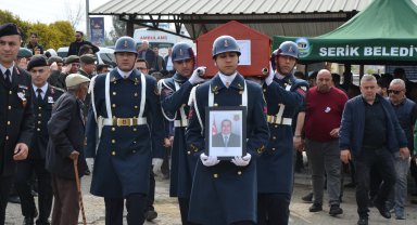 Gazi, askeri törenle toprağa verildi
