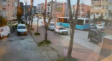Halk otobüsü kafeye girdi; 4 yaralı