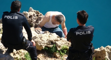 İntihar girişimini polis engelledi