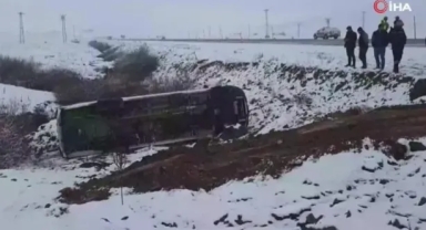 İşçileri taşıyan transit şarampole yuvarlandı: 9 yaralı