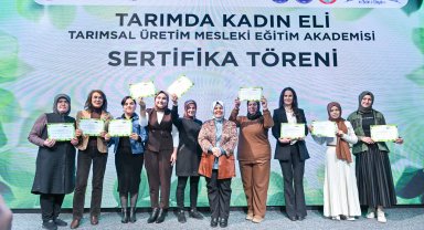 Kadın çiftçiler sertifikalarını aldı