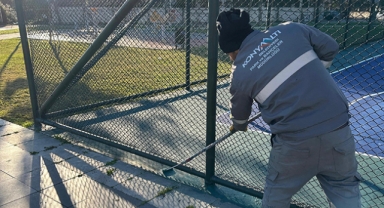 Kasis ve park yeri çizgileri yenileniyor