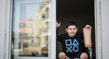 Küçük Aras'ın protez umudu borç engelinde