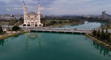 Merkez Camii, ihtişamı ve şifreleriyle dikkat çekiyor