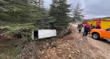 Minibüs şarampole yuvarlandı