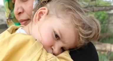 Minik Kübra biyonik kulağına kavuştu