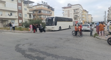 Motosiklet ve otomobil çarpıştı