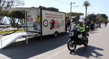 Motosikletlilere özel eğitim karavanı