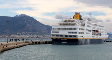 MS Hamburg Alanya'ya demirledi