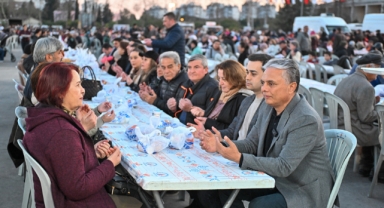 Muratpaşa'da ilk iftar sofrasında binler buluştu