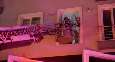 Mutfakta çıkan yangın panik yarattı