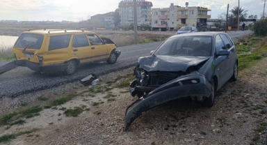 Otomobile arkadan çarptı