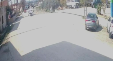 Otomobille kafa kafaya çarpıştı