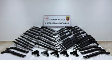 Serik'te ruhsatsız silahlar ele geçirildi