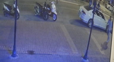 Sokak ortasında bıçakladı