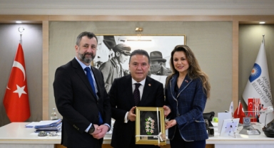 Stepanek Büyükşehir Belediye Başkanı Muhittin Böcek’i ziyaret etti