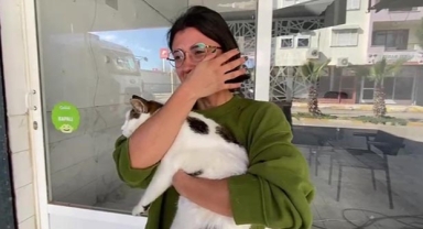 Üzülünce de ağladı sevinince de ağladı 