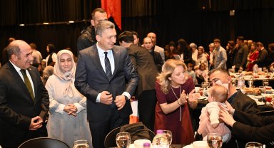 Vali Şahin, koruyucu aileler ile iftarda buluştu