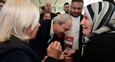 'Ver o güzel elini öpeyim'