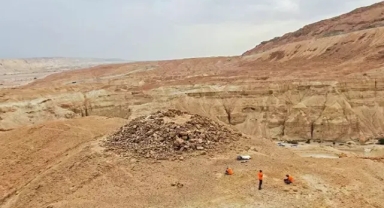 Yahudiye Çölü'nde 2 bin yıllık piramit bulundu
