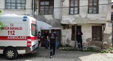 Yanıt alamadığı komşusu ölü bulundu