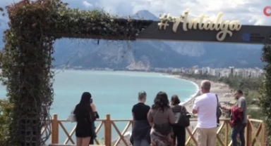 Deniz, güneş ve bayram sevinci Antalya'da buluştu