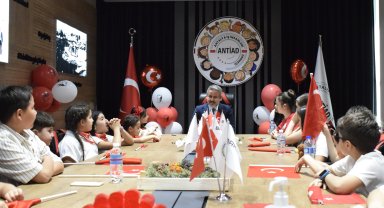 ANTİAD Başkanı koltuğunu devretti