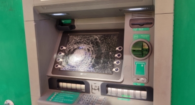 ATM'lere saldırı: Camları patlatıldı