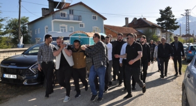 Babasının yanına defnedildi
