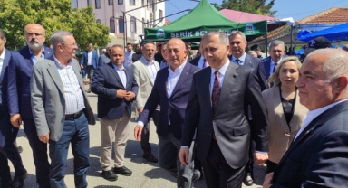 Bakan Yerlikaya'dan Çavuşoğlu'na taziye ziyareti