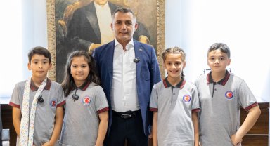 Başkan Kara, koltuğunu küçüklere devretti