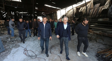 Kocagöz, Hurdacılar Sitesi’nde esnafın yanında