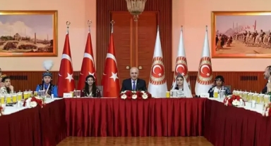Başkan Kurtulmuş dünya çocuklarını kabul etti