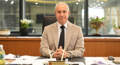 Başkan Özçelik, 23 Nisan'ı kutladı