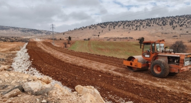Büyükşehir Korkuteli yollarını yeniliyor