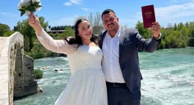 Çiftçinin gelin arabasında güldüren yazı