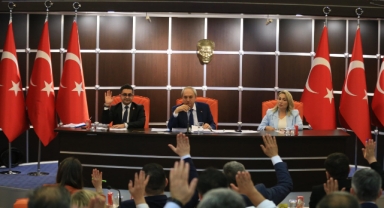 Kepez Meclisi’nden Edip Akbayram ve Volkan Konak’a vefa