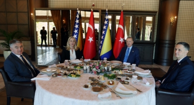 Erdoğan, görüşmelerini sürdürüyor
