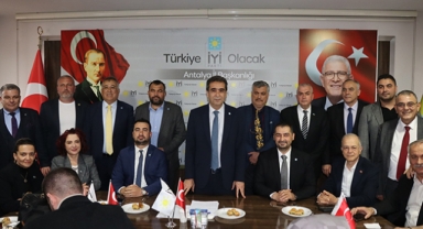 İYİ Parti’de coşkulu bayramlaşma
