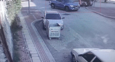 Kamyonetin çarptığı üç tekerli motosikletinin altında kaldı