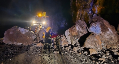 Kapanan yol trafiğe açıldı